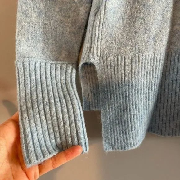 J. Crew Merino Wool/Alpaca Blend Baby Blue Super Soft V-Neck Sweater || SZ XS - Picture 9 of 9